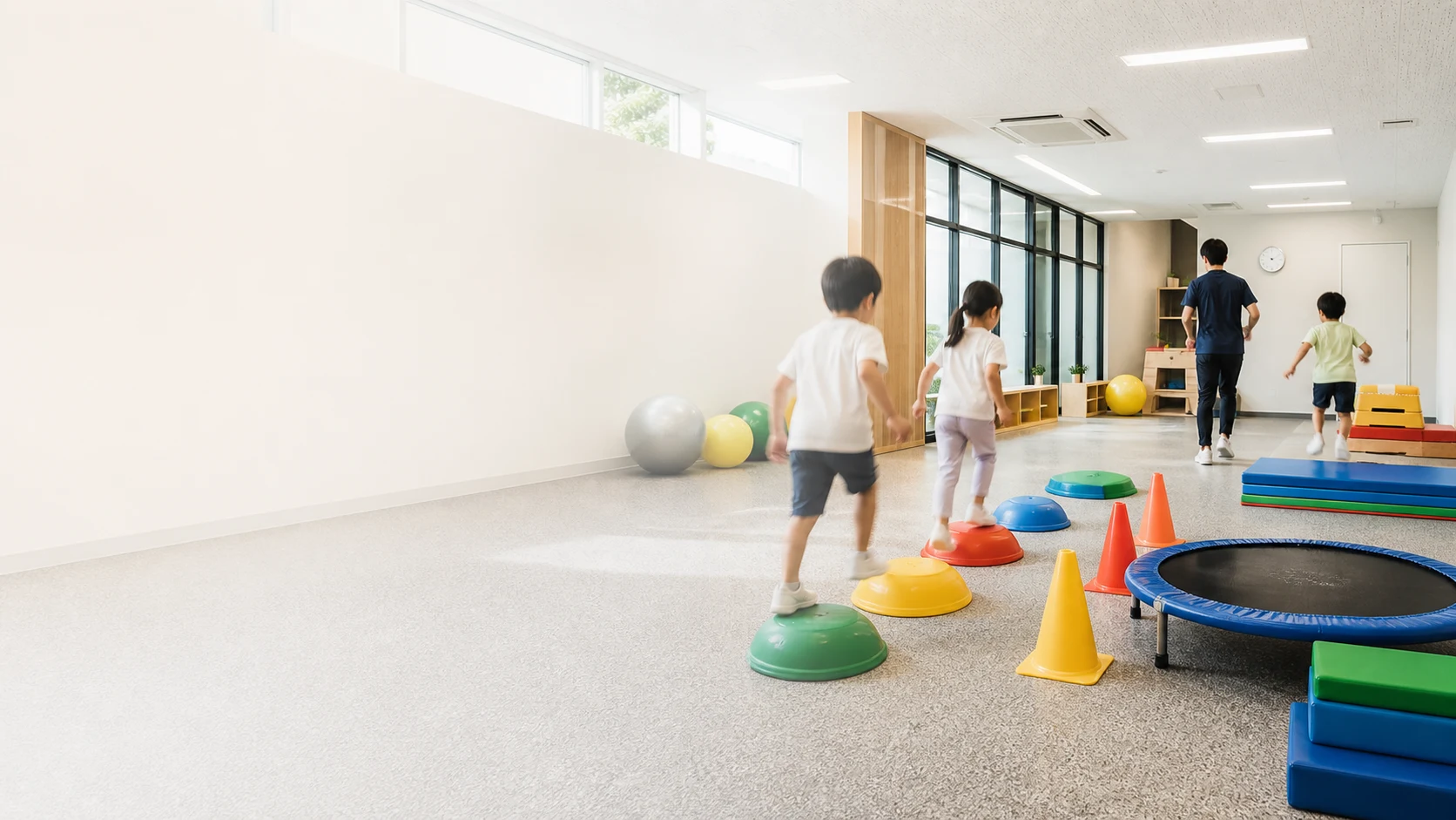 運動療育に取り組む子どもたちとスタッフ